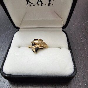 Kay Jewelers 10K Yellow Gold and Onyx Ring! Vintage! Excellent condition!